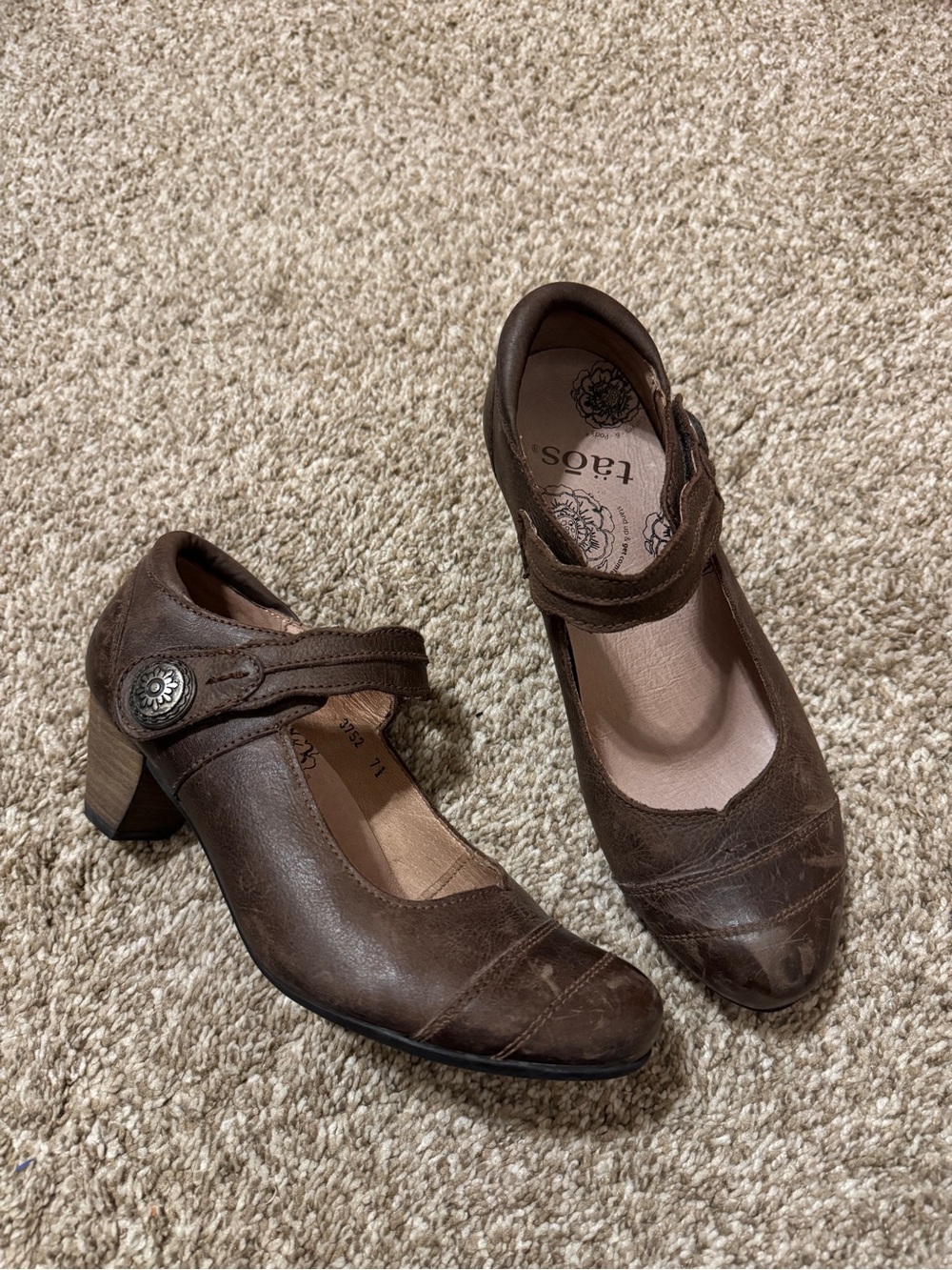 Whimsical Taos Brown Leather Mary Jane Block Heel Pumps Y2K Size 7.5 Indie Fall